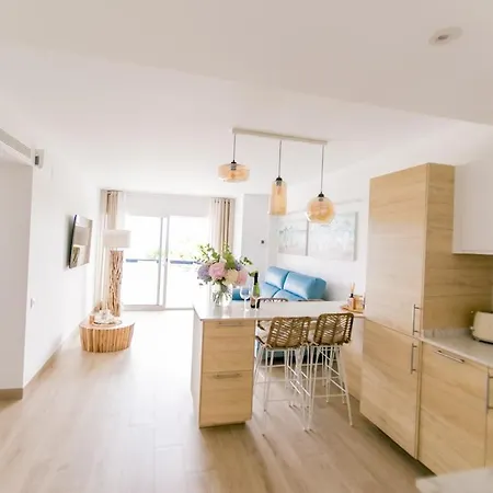 Apartment Beachfront Sea View, 75m Size And Parking *