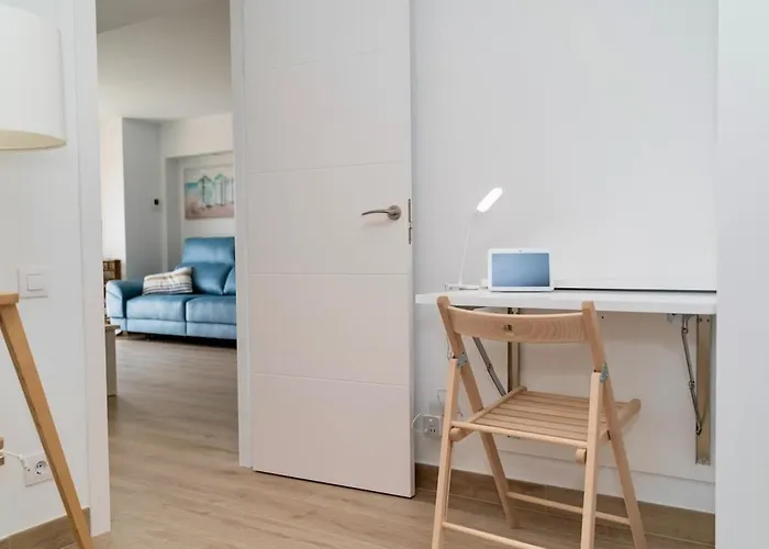 Beachfront Sea View, 75m Size And Parking アパート *