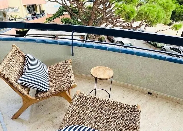 Beachfront Sea View, 75m Size And Parking アパート *